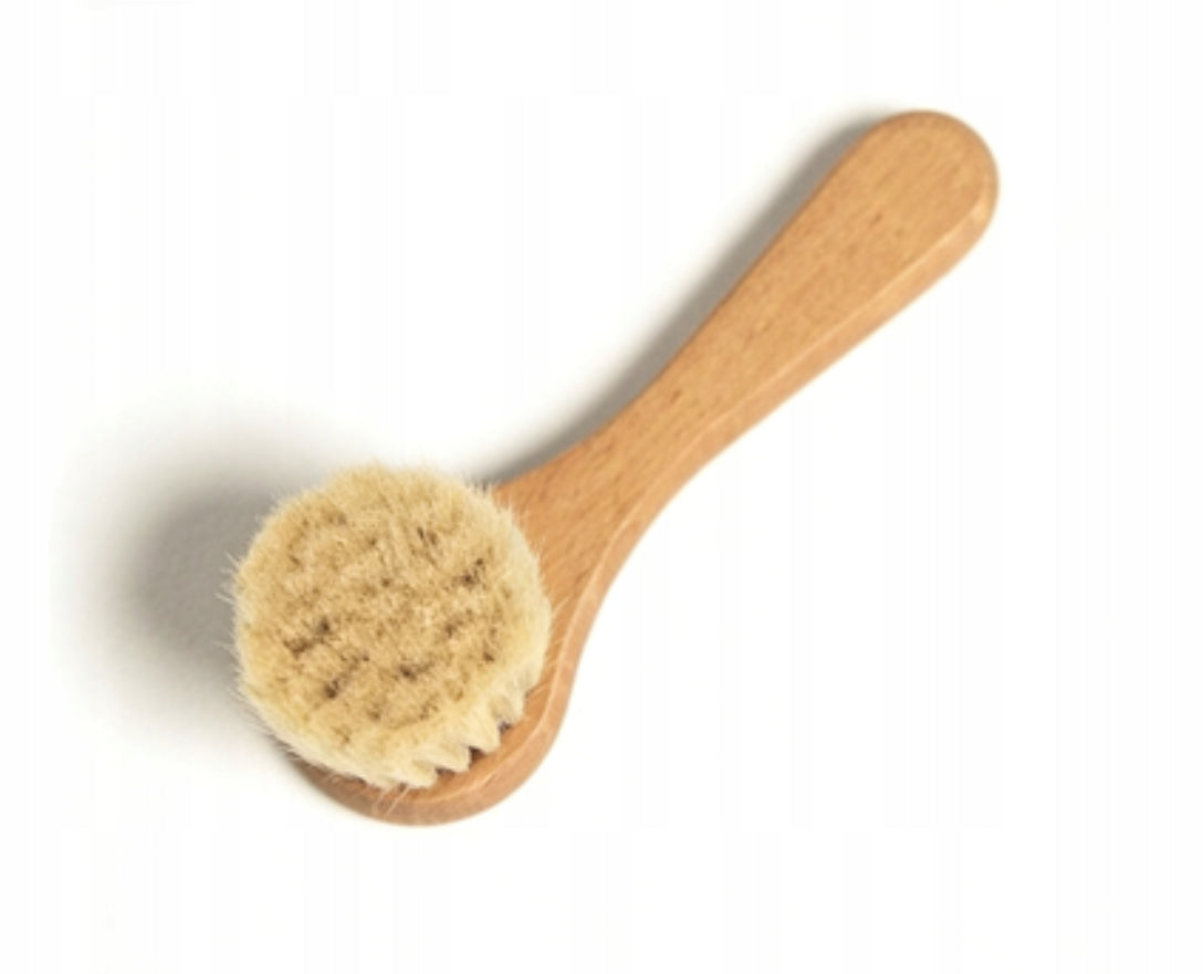 Dry facial massage brush strengthens skin exfoliation