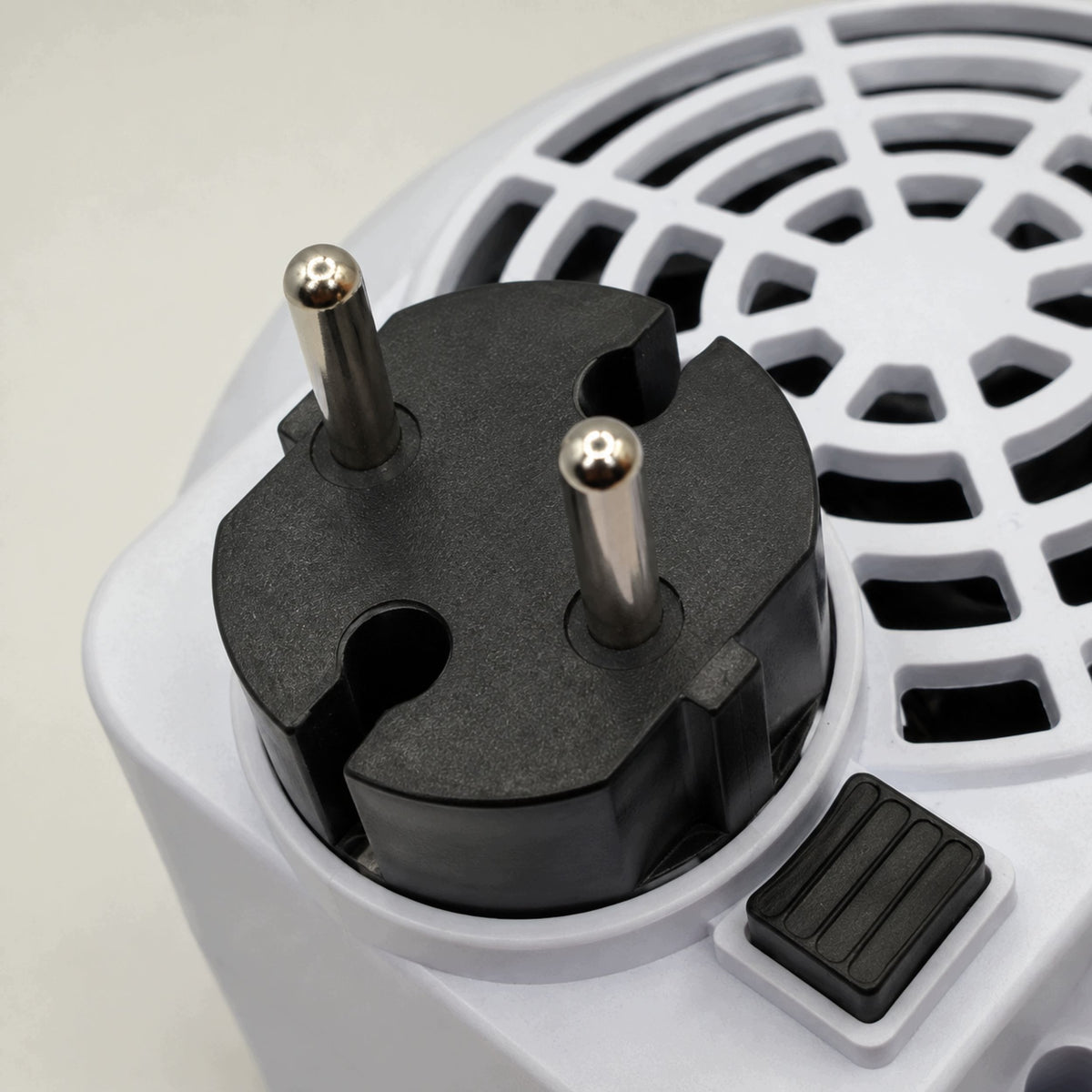 ELECTRIC HEATER MINI FAN 900W FOR OUTLET WITH REMOTE CONTROL Brand Adamanta