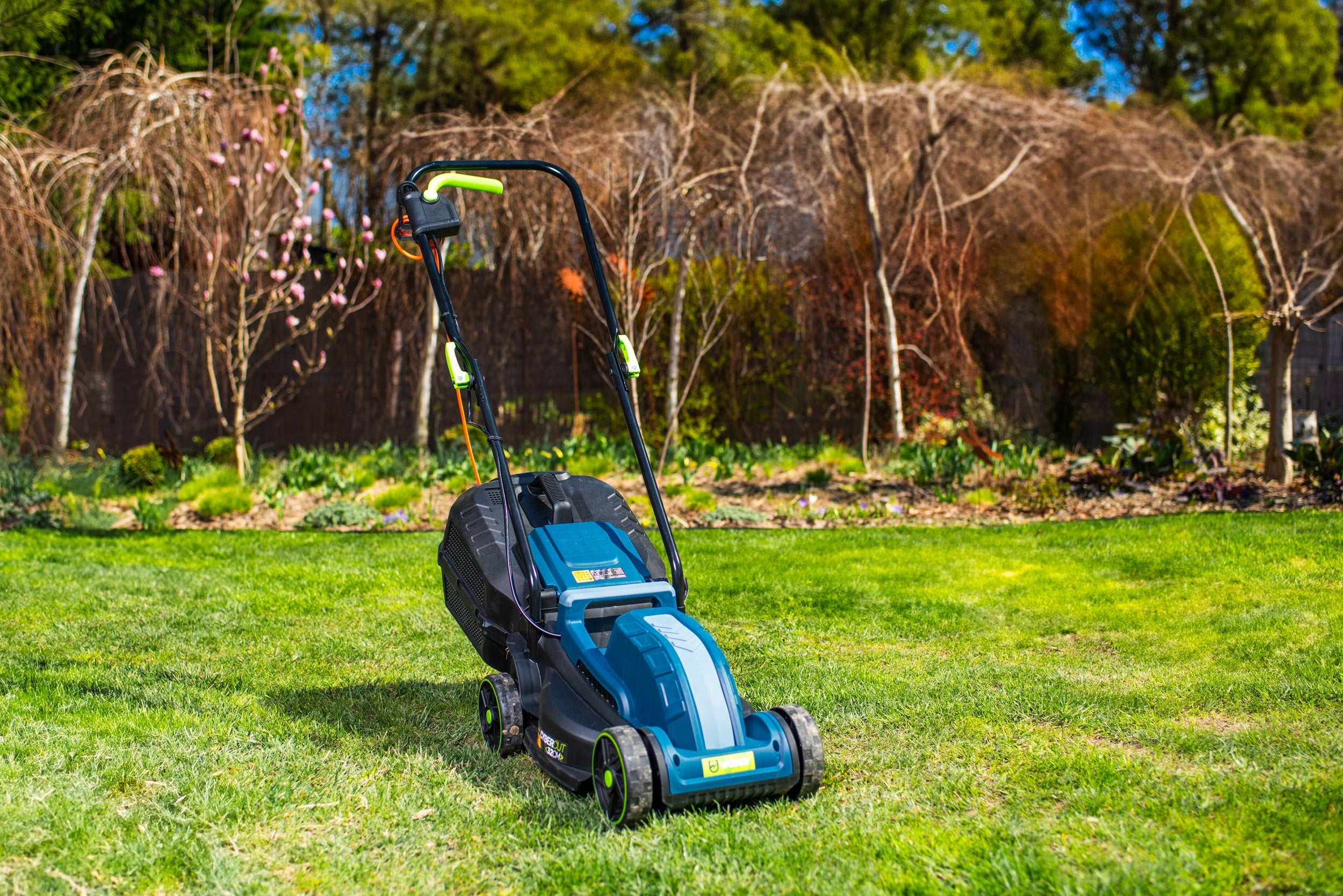 ELECTRIC LAWN MOWER WITH ADJUSTABLE 20-60MM FOR GRASS LIGHT STRONG 30L-BASKET 32CM Model W08102 KOSIARKA ELEKTRYCZNA DO TRAWY WUBER