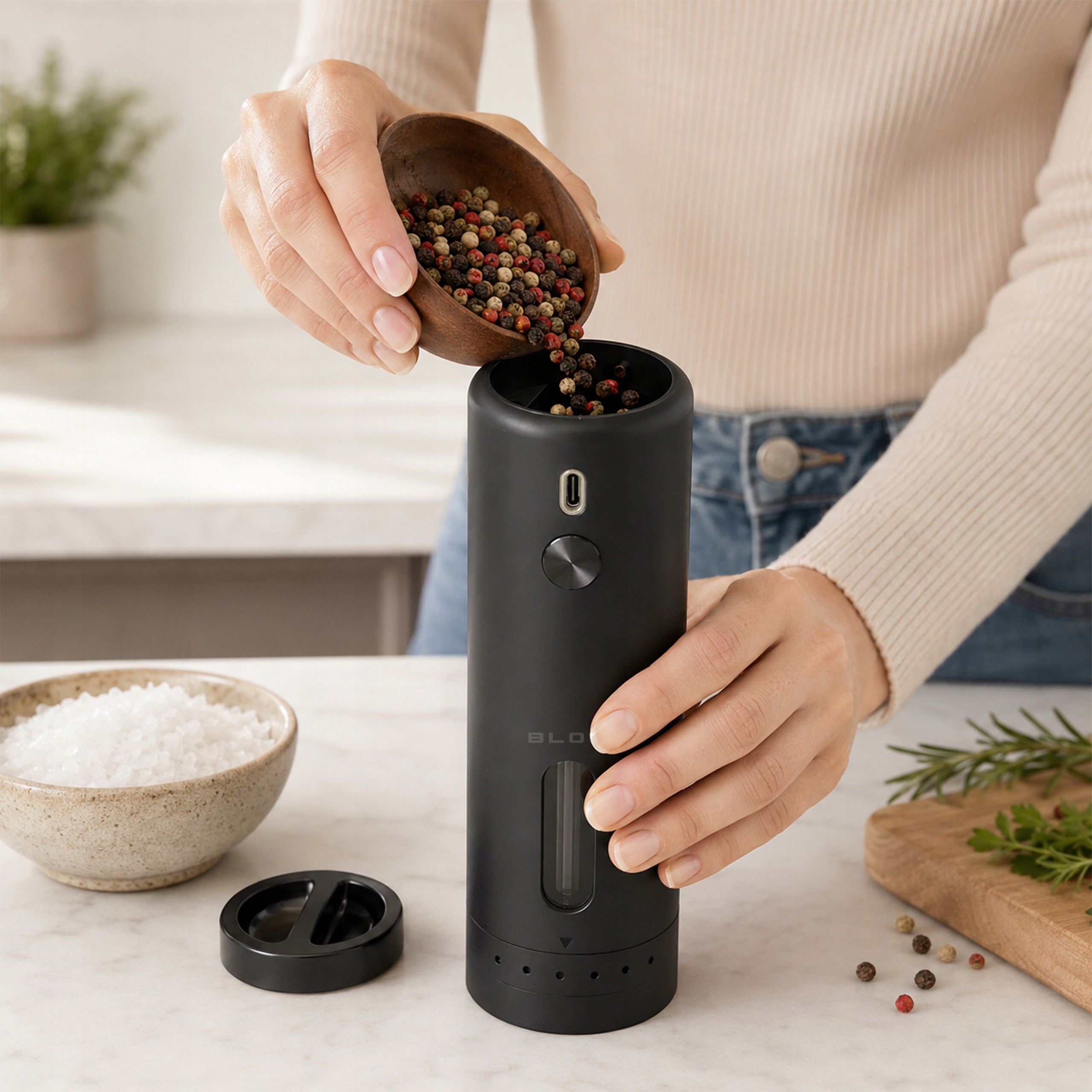 ELECTRIC PEPPER AND SPICE SALT GRINDER CORDLESS USB ADJUSTMENT Packaging status original