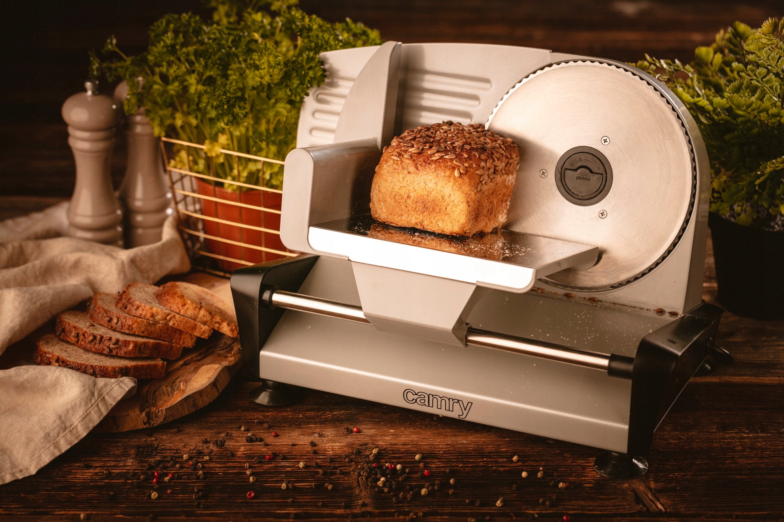 ELECTRIC SLICER FOR BREAD COAL VEGETABLE CHEESE METAL STRONG 400W Manufacturer code CR 4702