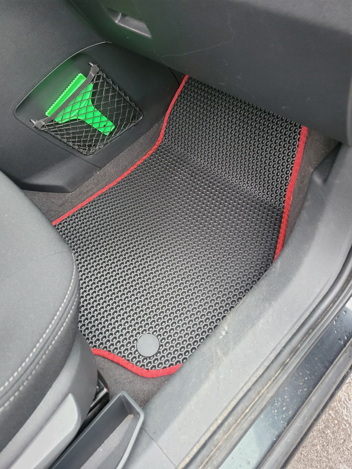 EVA Rugs Ford Kuga II (2012-2019) Renzo 4 pcs 3D protection Manufacturer's catalog number RZ-FOR-KUG-II-CAB