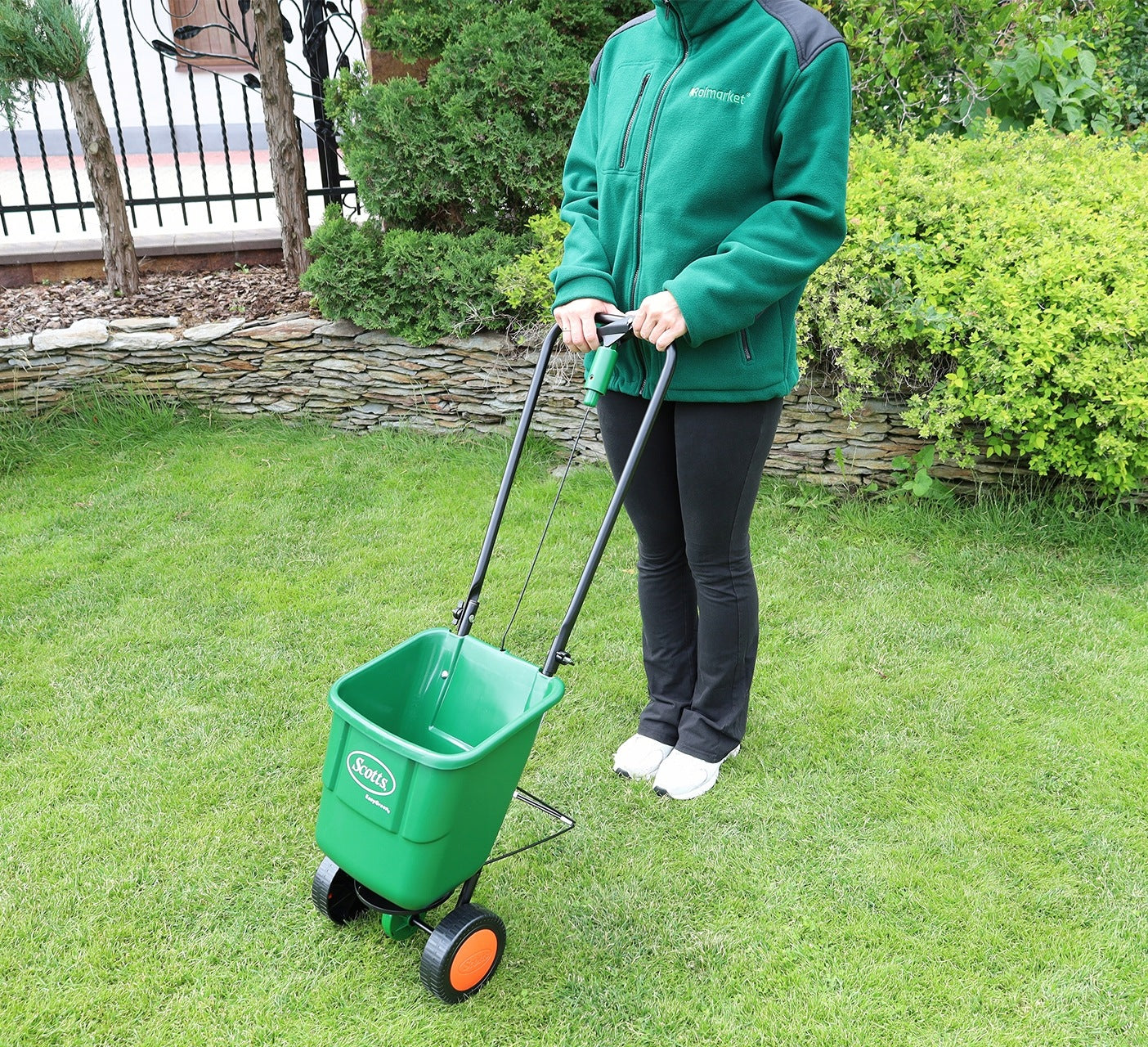 EasyGreen Rotary Fertilizer Seed Drill On Grass Seed Wheels Spreader Packaging status original