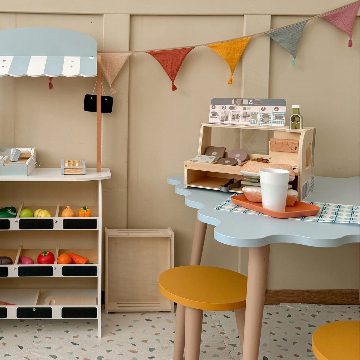 Educational Toy Wooden Sandwich Bar Kitchen Restaurant for Kids Brand Mamabrum
