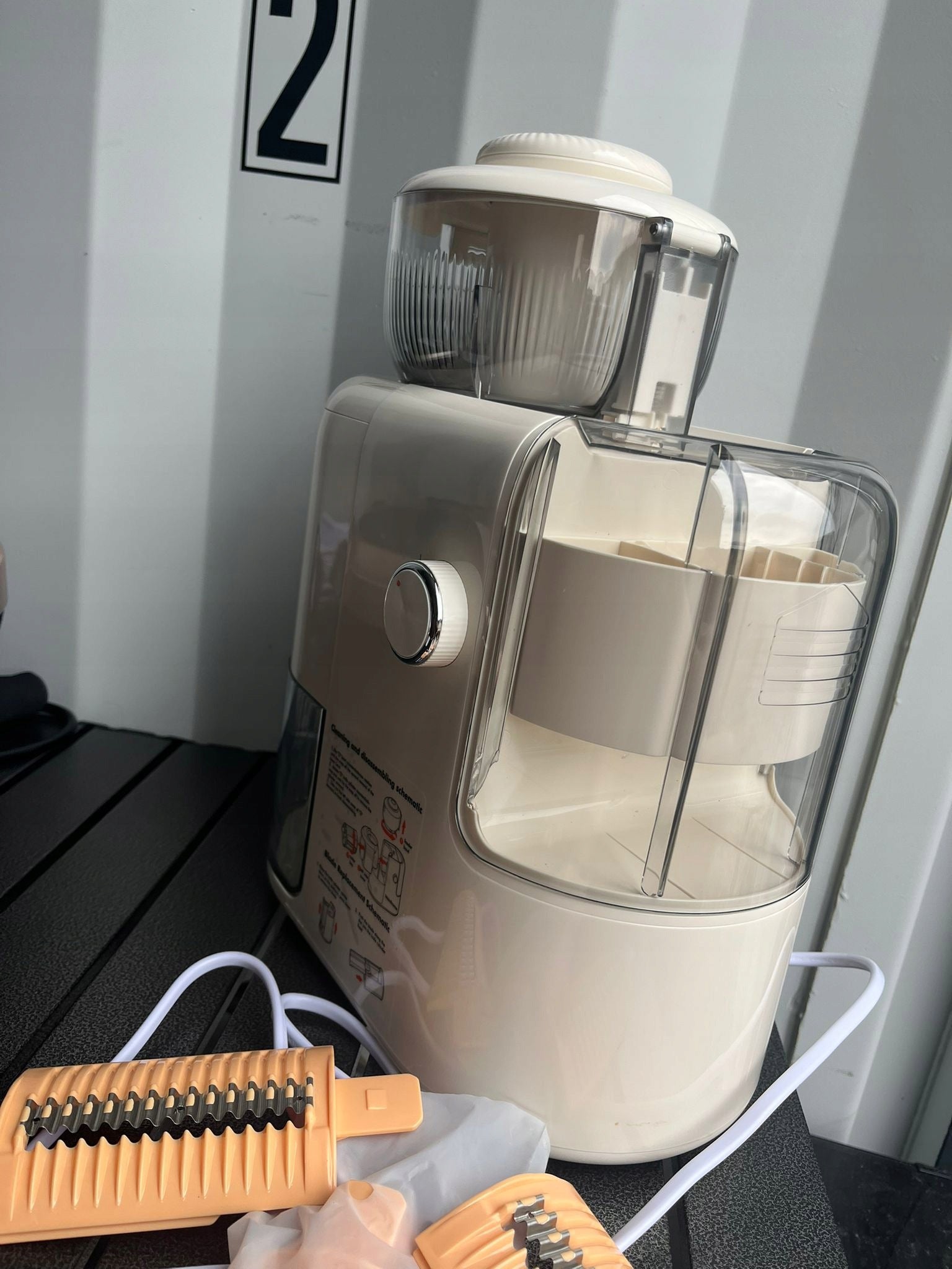 Electric Grater for Vegetables Cheese Shredder 6 Blades 1,8L4³ Packaging status original
