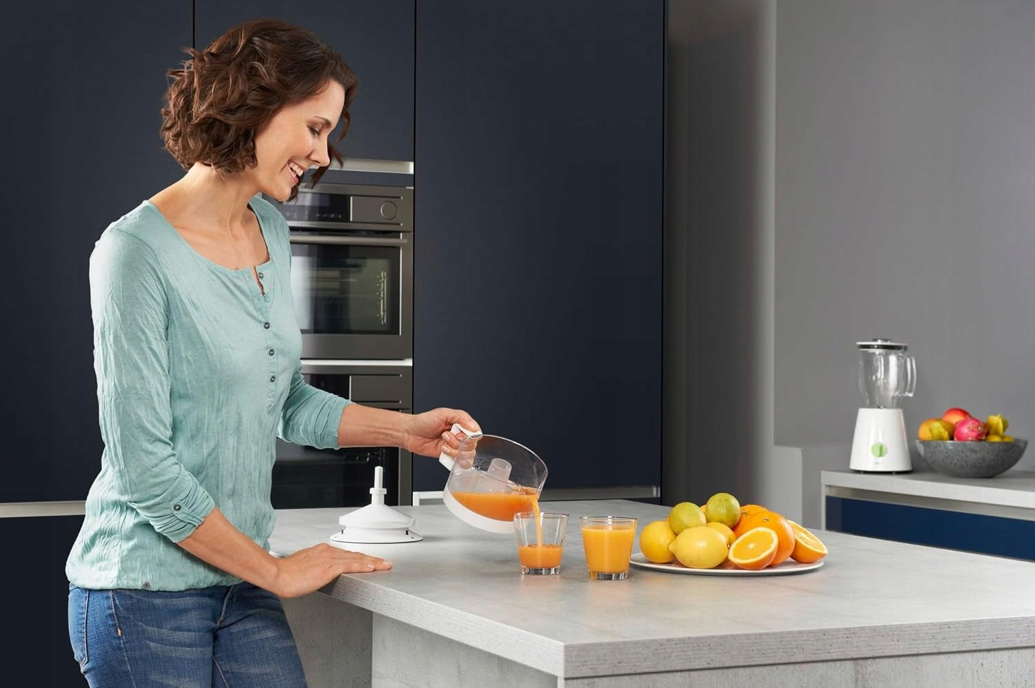 Electric citrus juicer slow-turning for juices Braun white Power rating 20 W