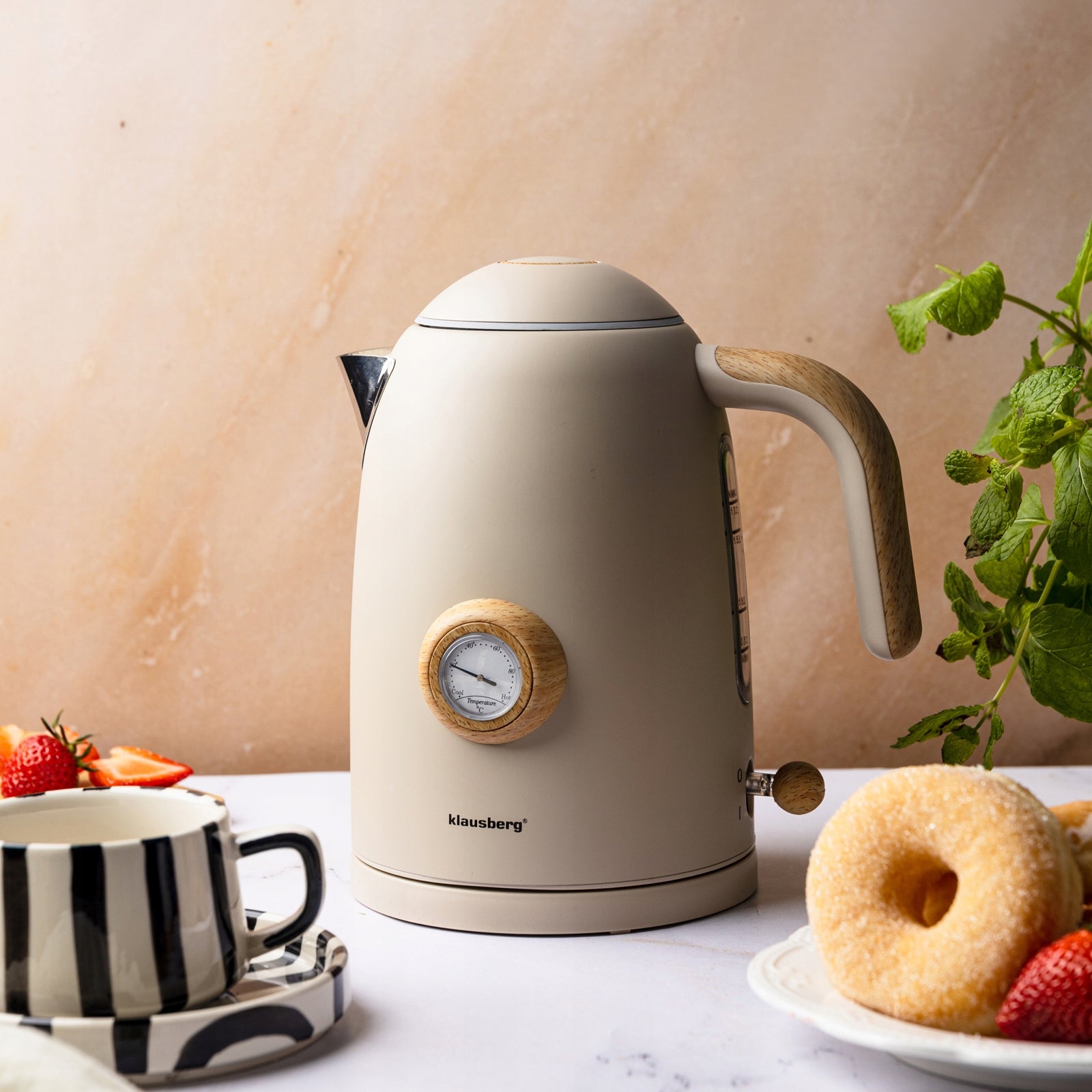 Electric kettle Klausberg Retro with thermometer 2200 W 1,7 l beige Manufacturer code KB-9020