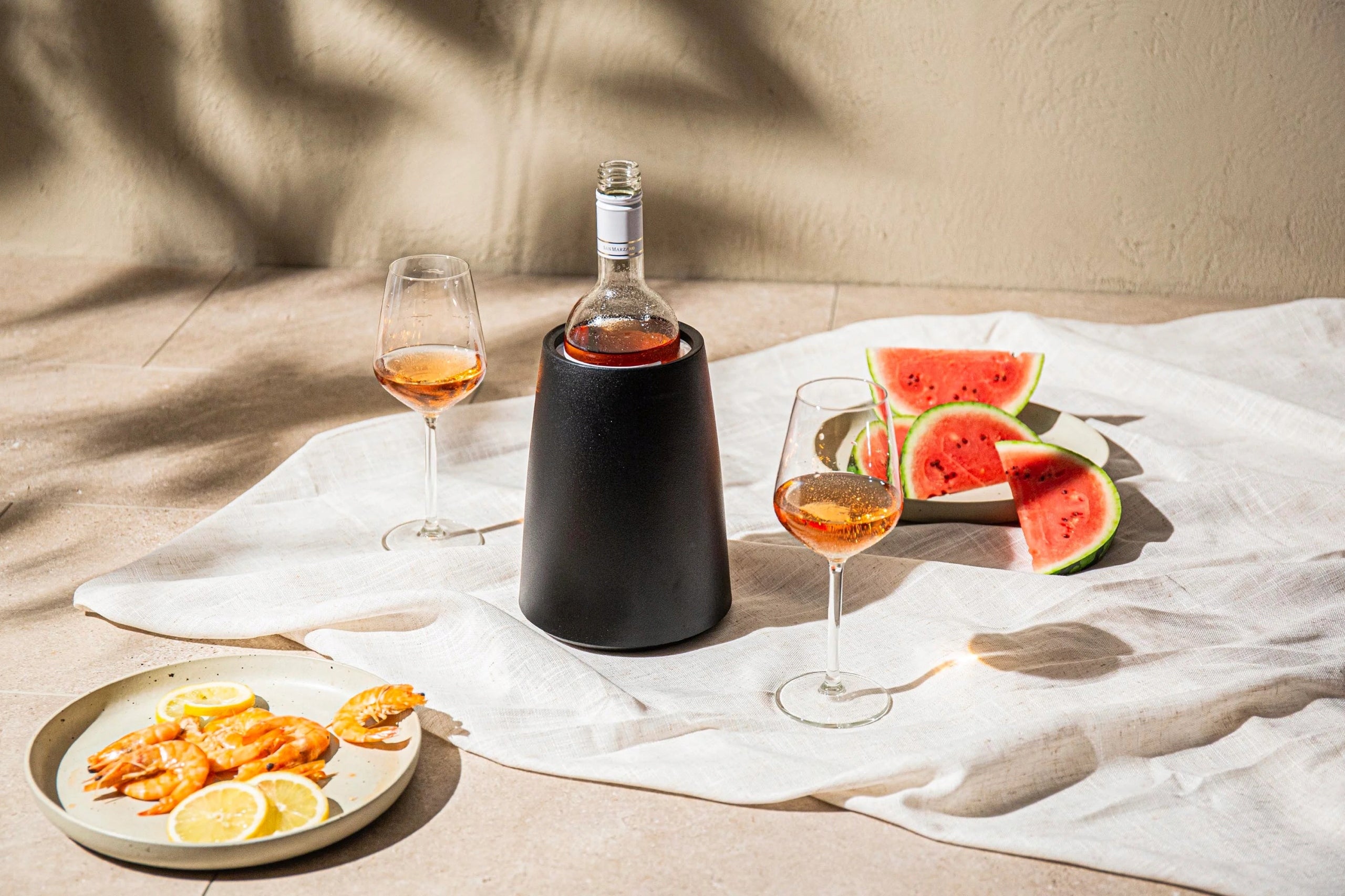 Elegant VACU VIN wine cooler includes cooling sleeve, black Packaging status original