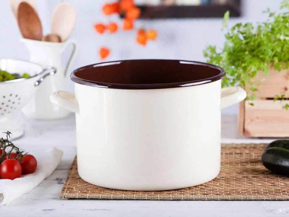Enamel induction pot gas 24 cm Silesia cream dark center 7,5 l Manufacturer code 0205002546