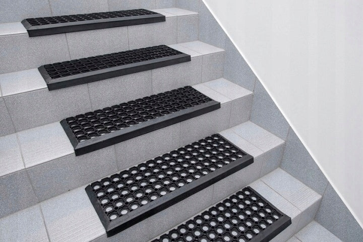 External covers for stairs width 25 cm length 75 cm thickness 16 mm Manufacturer code Stopnie Antypoślizgowe z Rantem