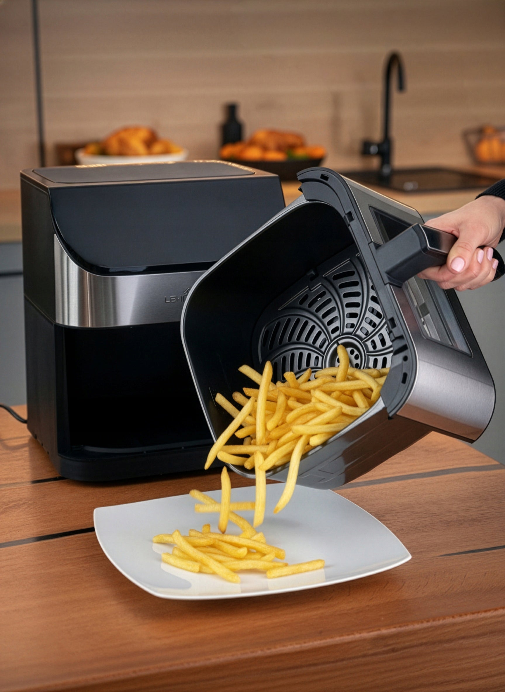 FAT FREE FRYER 1800W AIRFRYER 8L NONSTICK 12 PROGRAMS Bowl volume 8 l