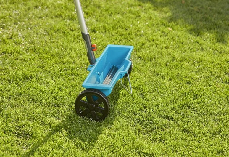 FERTILIZER SEEDER 3L-CS 00420-20 GARDENA Power supply handheld