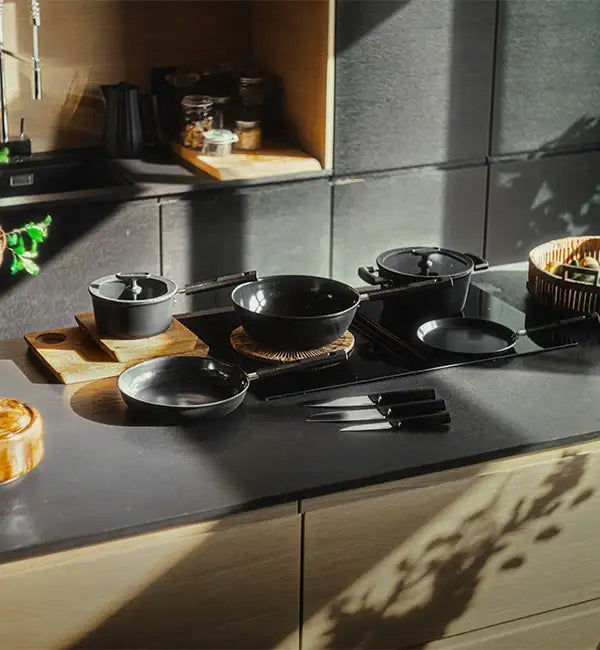 FISKARS HARD FACE SET PANS 20 24 28 CM + LIDS SILICONE CERATEC Packaging status original