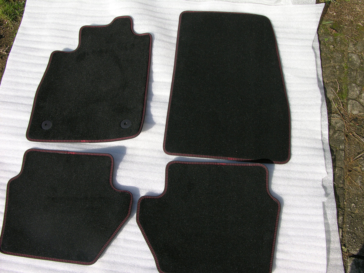 FORD FIESTA MK8 ST-LINE VELOUR RUGS ORIGINAL EAN (GTIN) 4039378743307