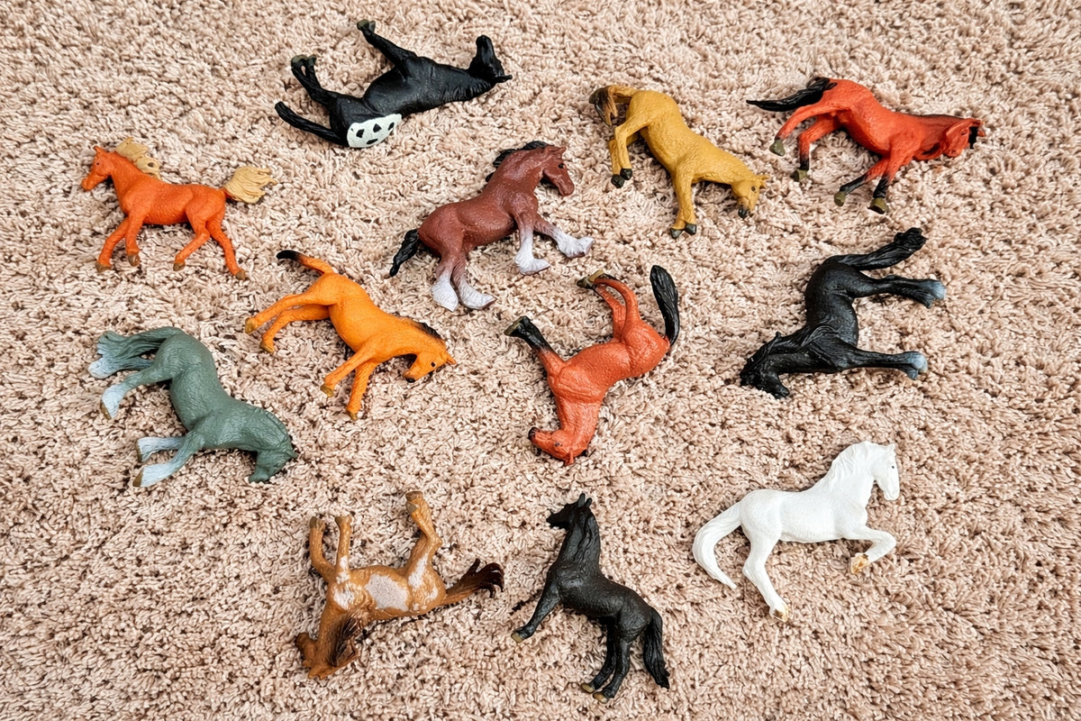 Figurines HORSES set of 12 figurines animals figurines horse different breeds collection Manufacturer code JHC e-commerce Zewstaw figurek zwierząt KOŃ