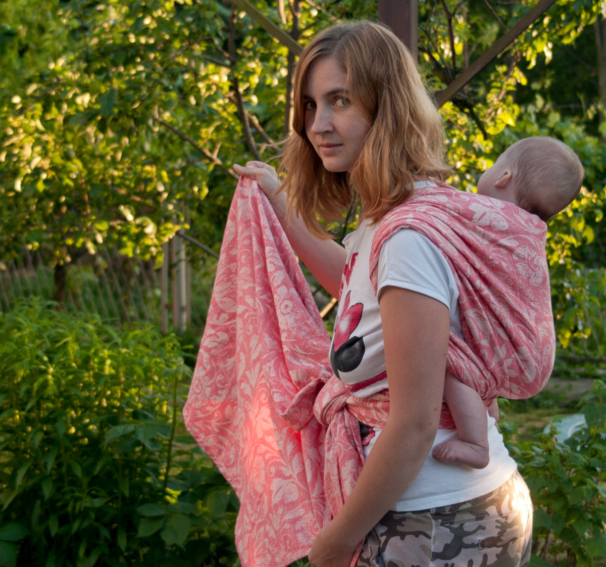 Flora Strawberry - woven scarf for carrying children - 4,9m EAN (GTIN) 5907006940147