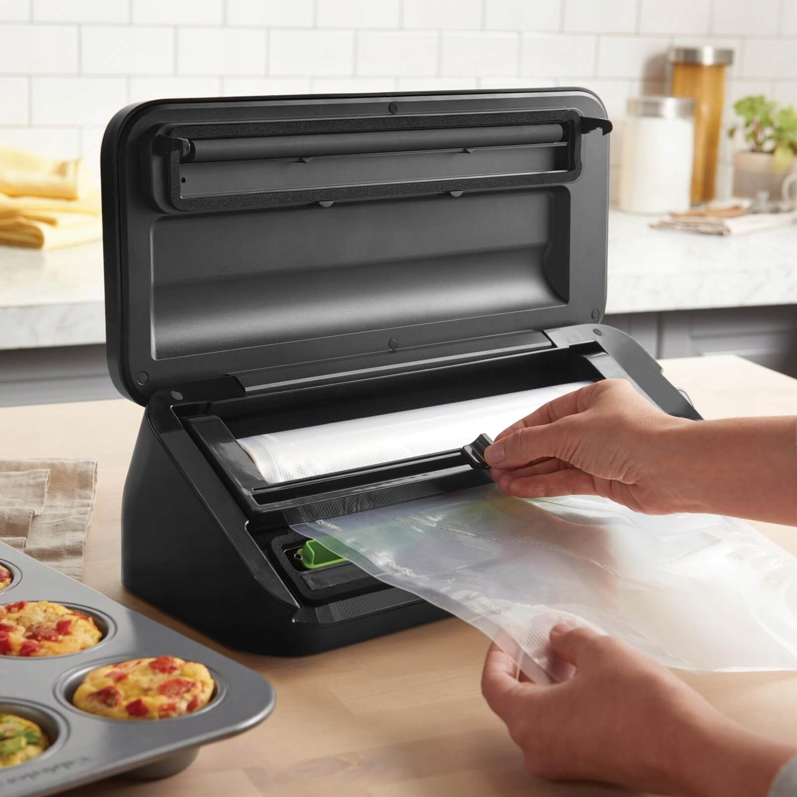 FoodSaver vacuum sealer for food. Foil sealer - set Brand FoodSaver
