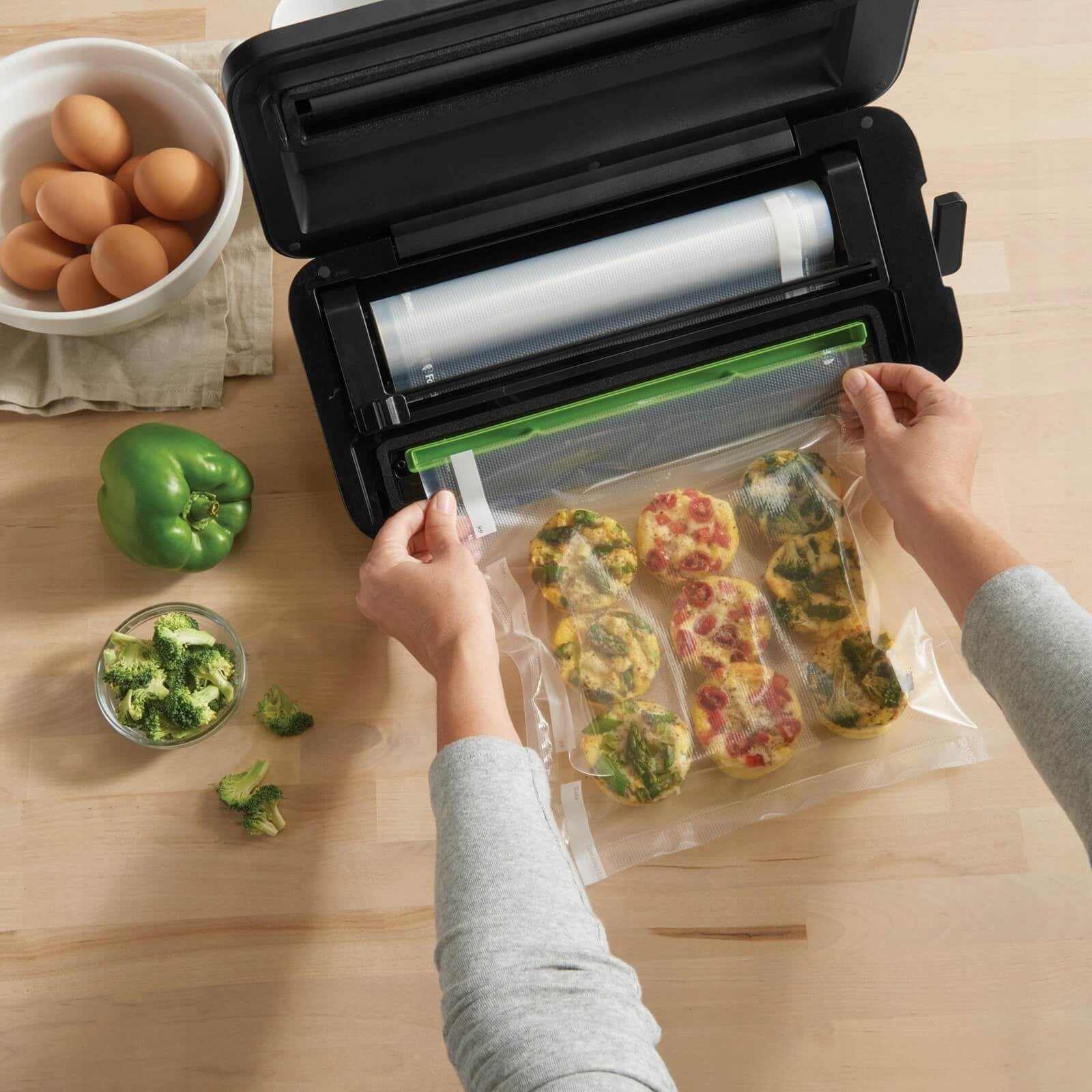 FoodSaver vacuum sealer for food. Foil sealer - set Model VS2190X