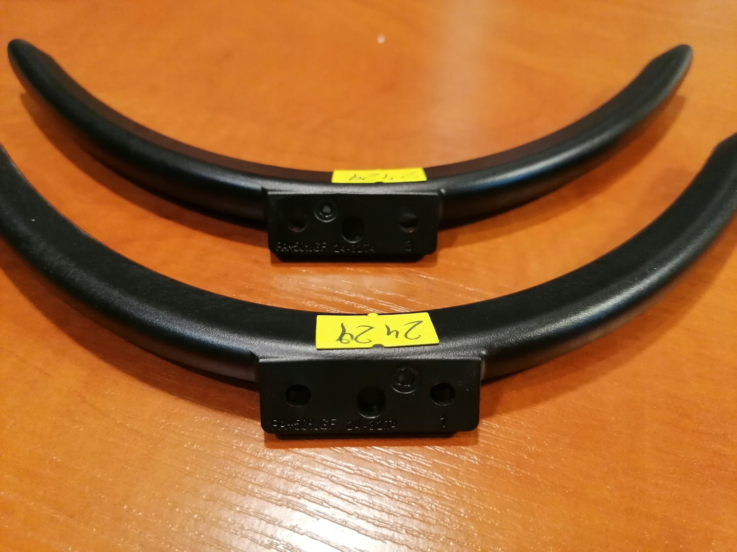 Footers for TV MANTA 32LHA123E Manufacturer Manta