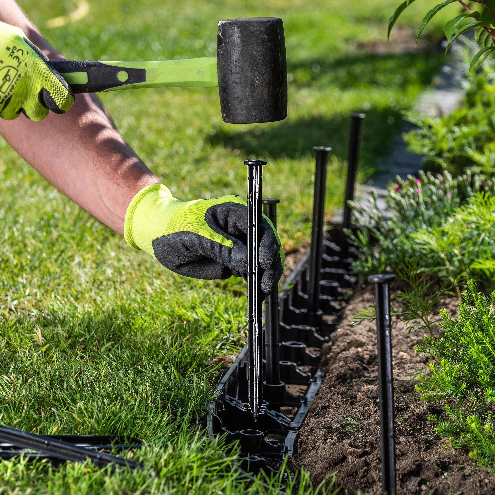 GARDEN LAWN EDGING PLASTIC 5,8cm 50mb + 150 ANCHORS SET BLACK Manufacturer code K3959