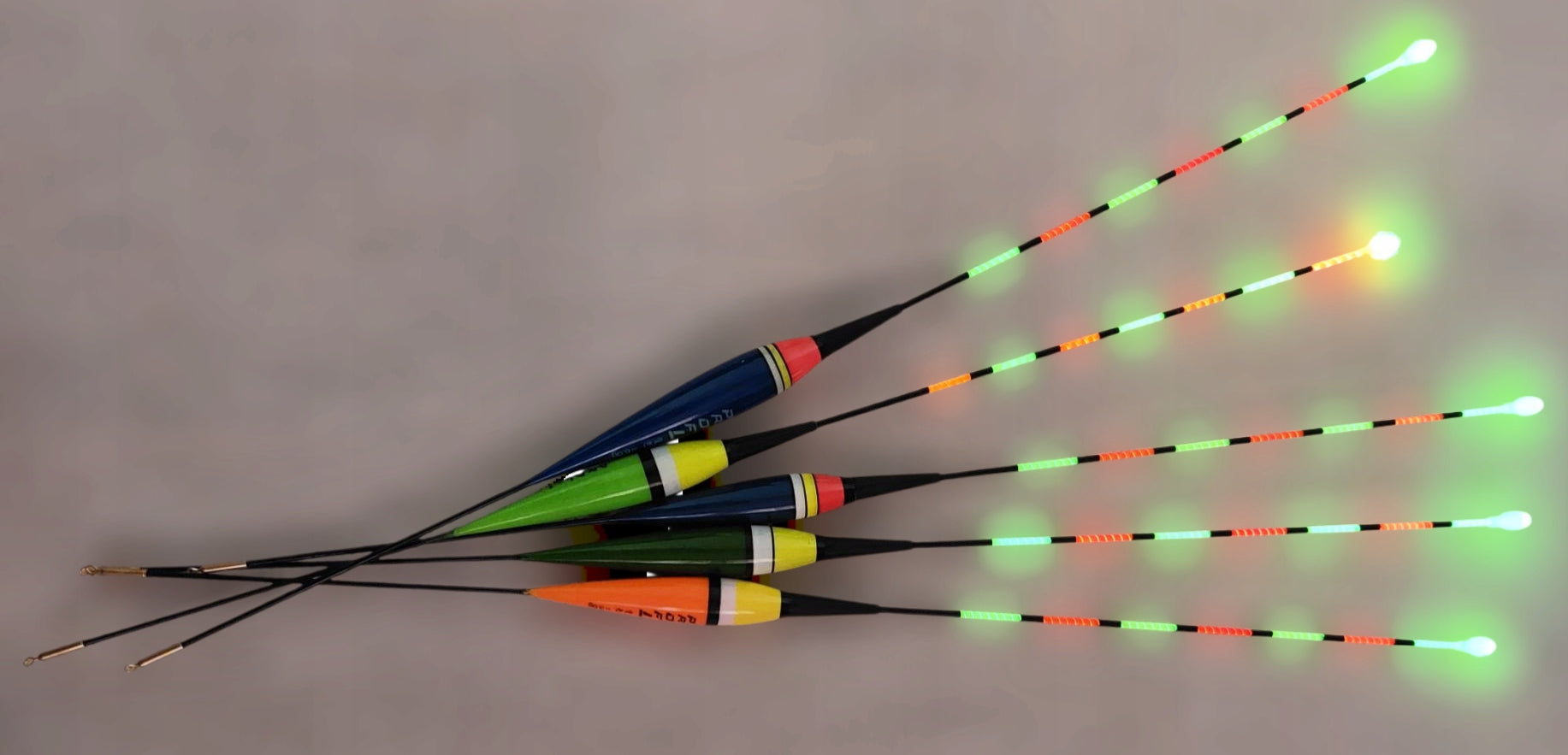 GLOWING FLOATS 5 pcs set 2,3,4,5,6 g BATTERIES 7 pcs CHARGER Manufacturer code SP10