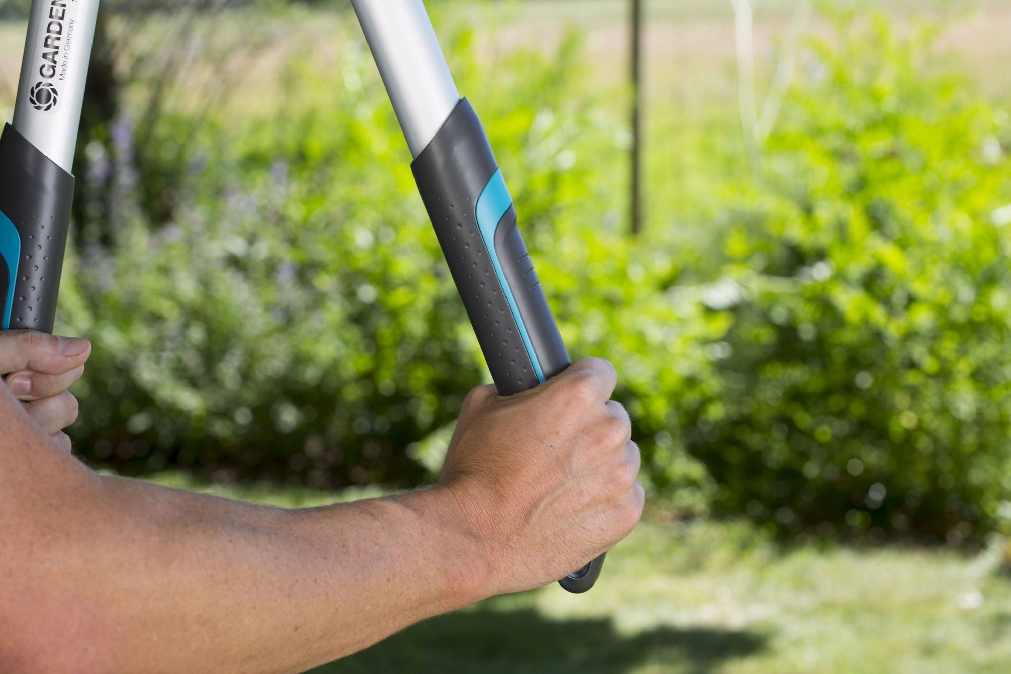 Gardena EnergyCut 600B thick branch shears two-handed pruning shear 660 mm Product weight with unit packaging 1.2 kg