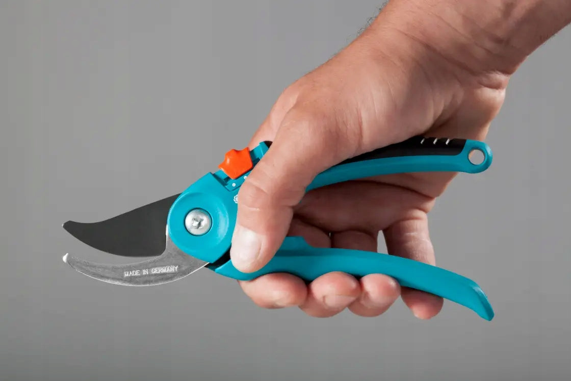 Gardena PREMIUM Cut Flex Garden Pruner with PowerCoating up to 24 mm Brand Gardena