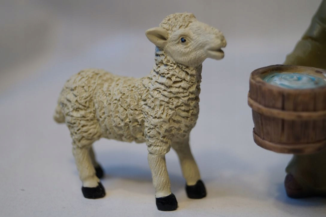 Girl with a sheep - 4.6 cm high for figures 8 cm high EAN (GTIN) 4041635276688