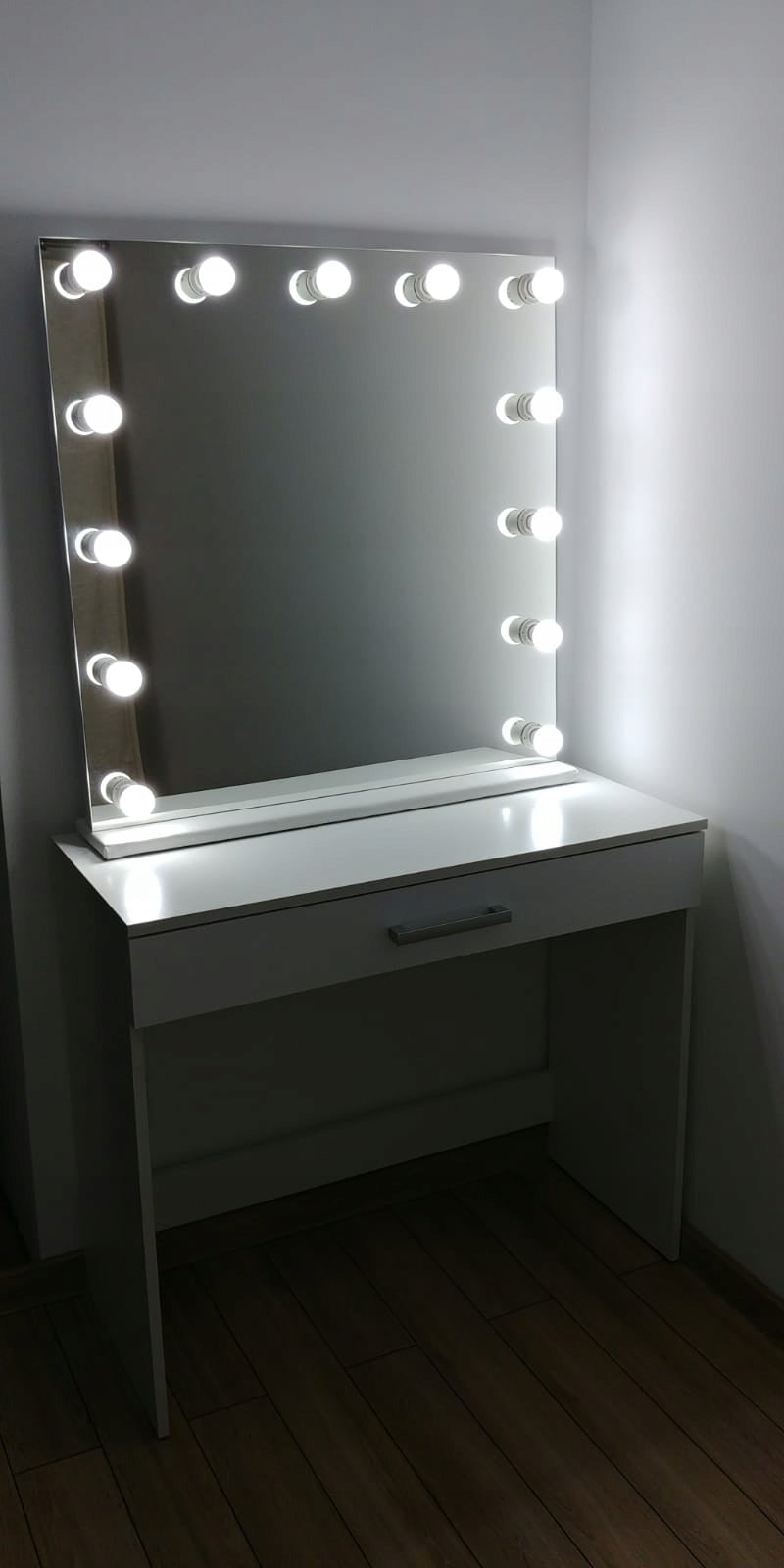 Glamour Mirror for Makeup Color white