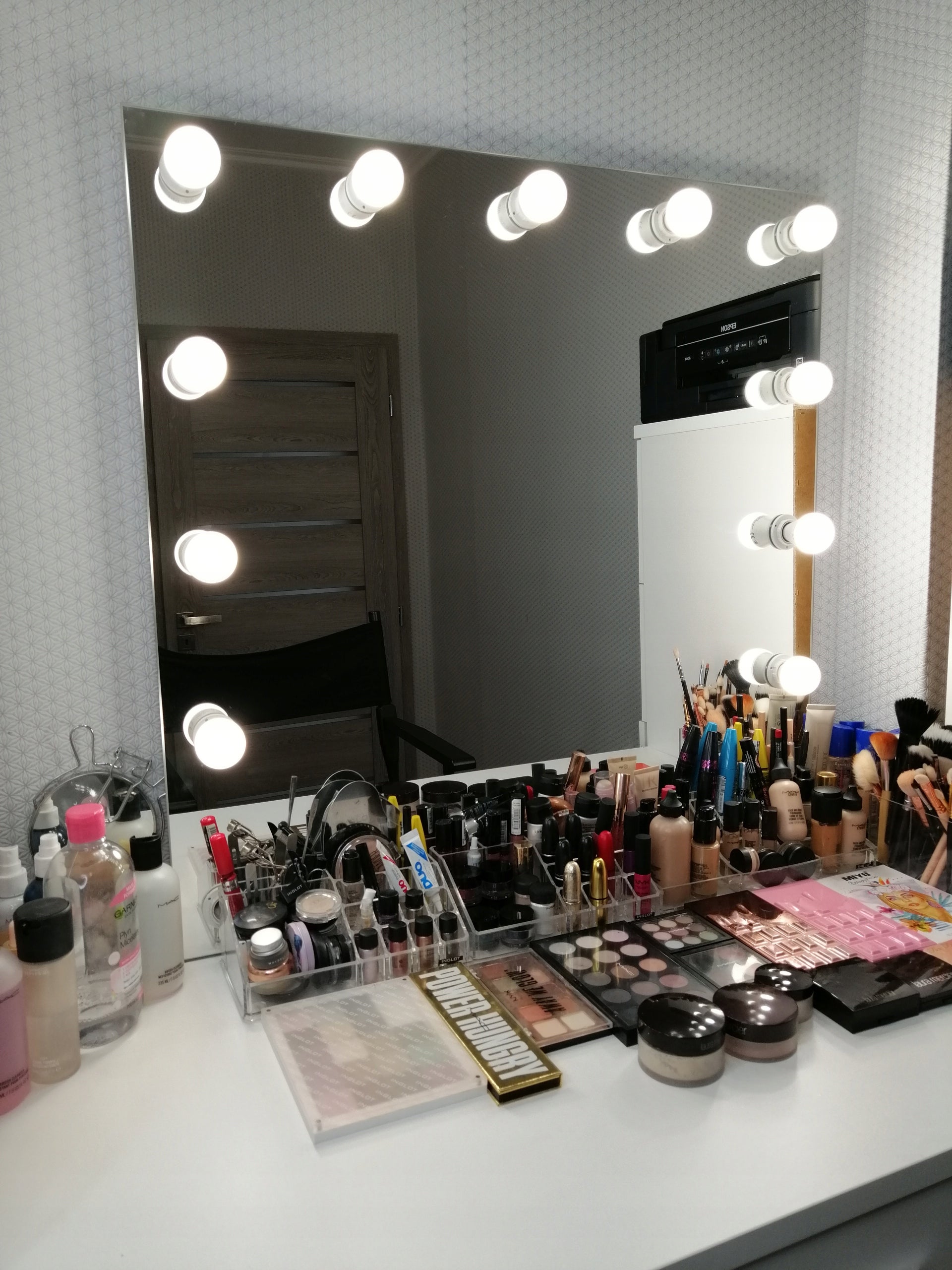 Glamour Mirror for Makeup