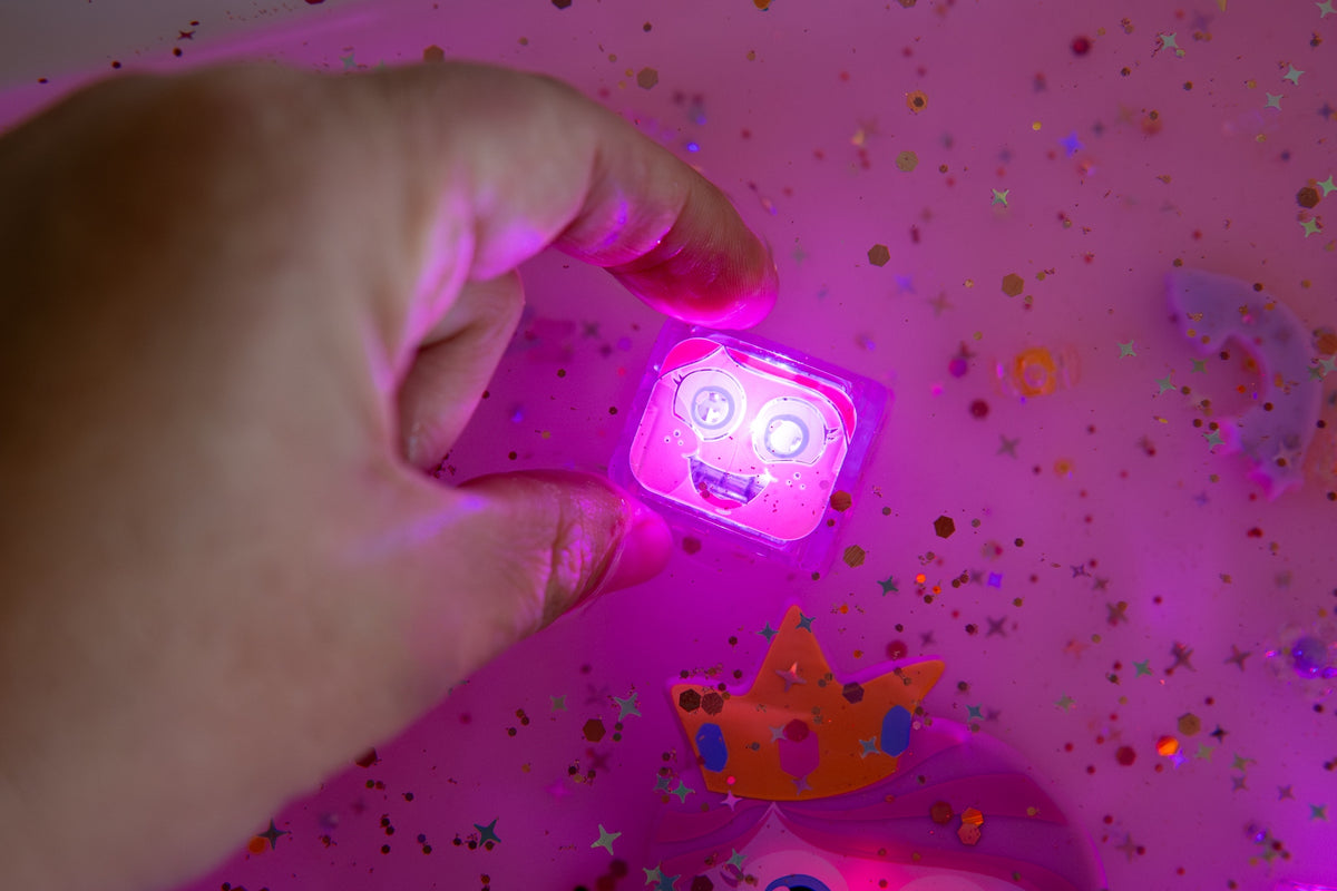 Glo Pals, Sensory Cubes Glowing in Water IDA Princess-Pink Packaging status original