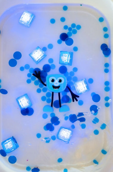 Glo Pals Sensory cubes glowing in water Blair blue turquoise Packaging status original