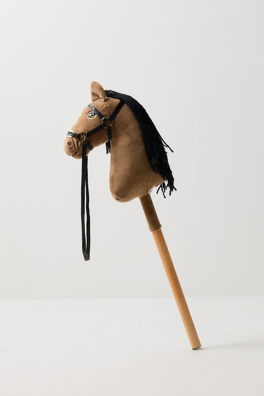 HOBBY HORSE SMALL HORSE ON A STICK FOR JUMPING ON A STICK PLUSH HORSE TOY Manufacturer code hobby horse a4 konie mały koń do skakania