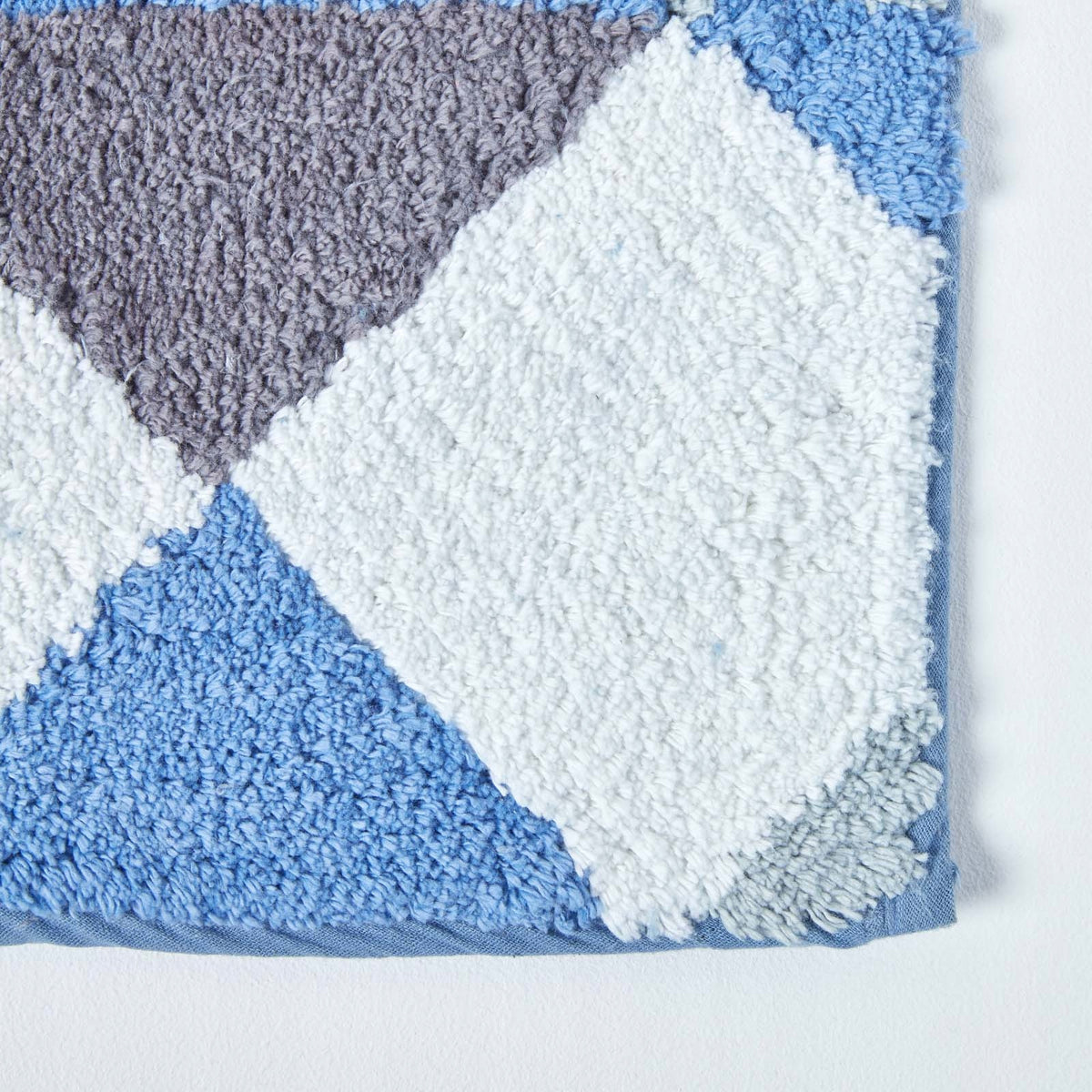 HOMESCAPES Harlequin Blue and White Cotton Bathroom Rug 50x80cm Packaging status original