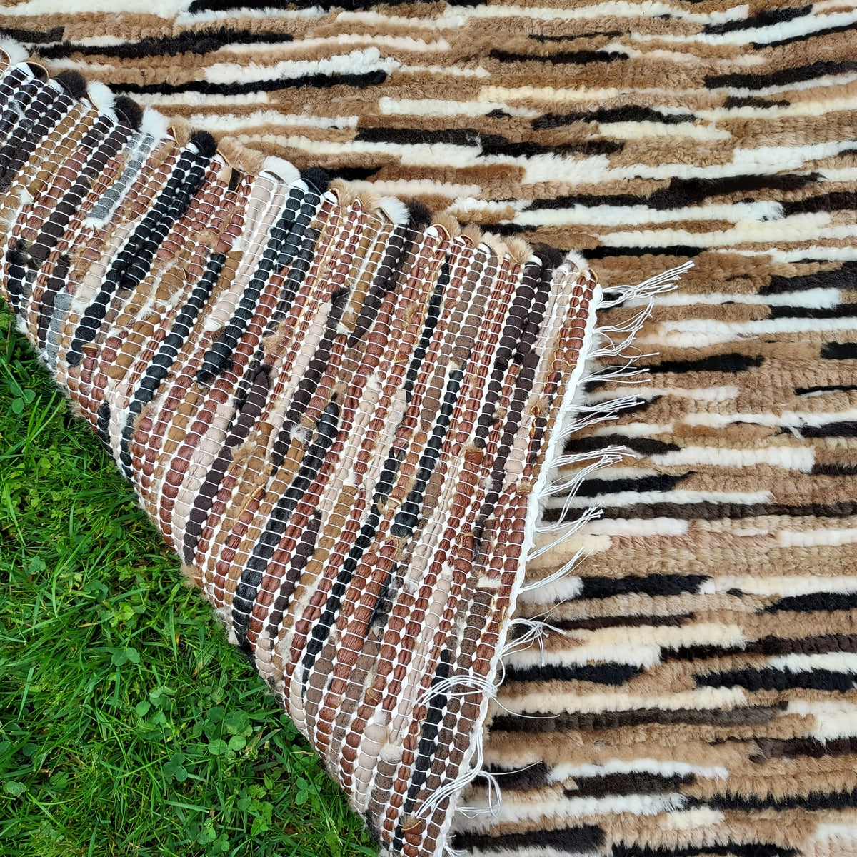 Hand Woven Natural Sheepskin Carpet Manufacturer code 051TX