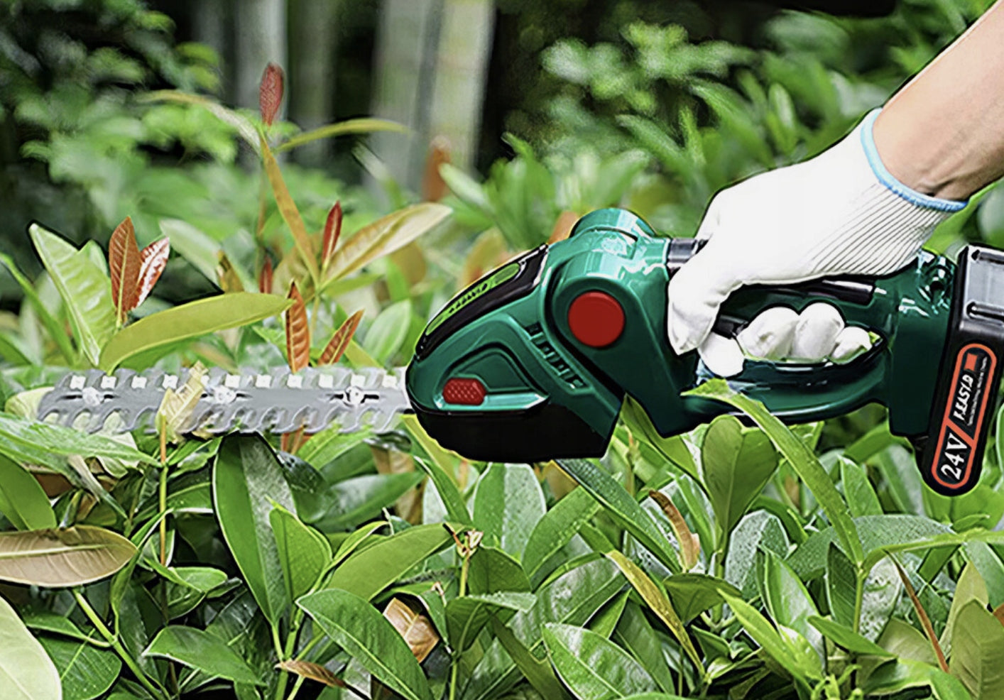 Hedge Trimmer Shrub Cordless Blade 22CM 13CM Cutting 2xAKU Maximum cut branch thickness 15 mm