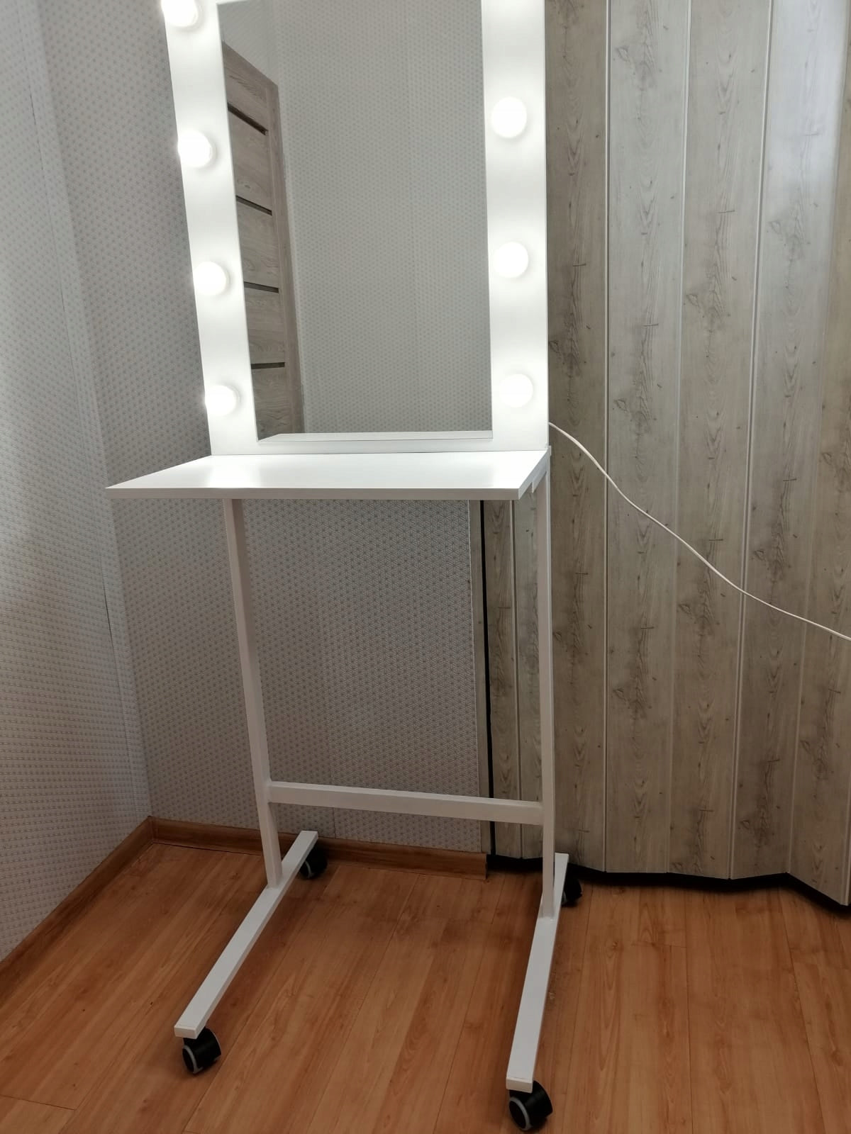 Hollywood Makeup Mobile Stand Brand no brand