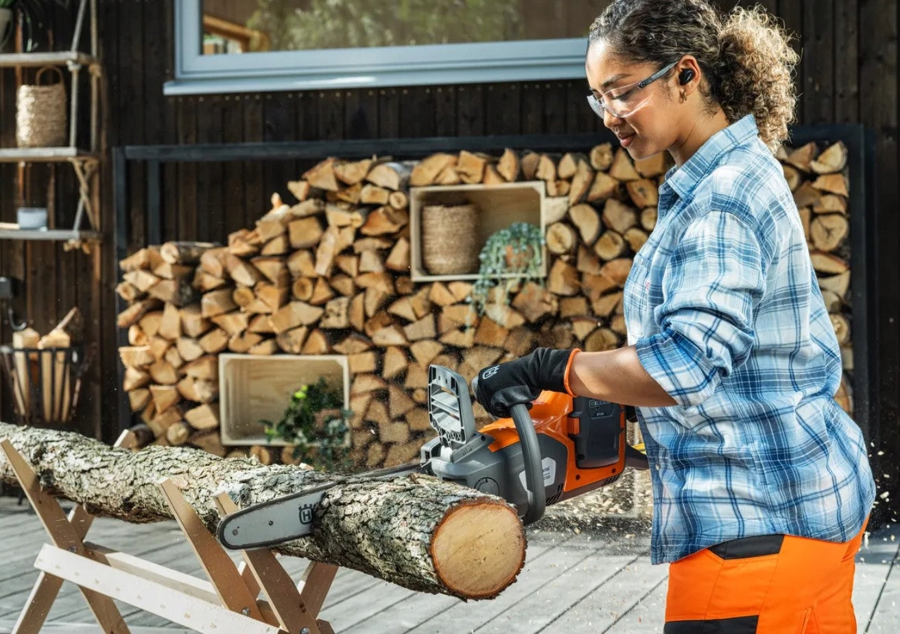 Husqvarna 230i cordless chainsaw + battery + charger Manufacturer code 970 83 83-10