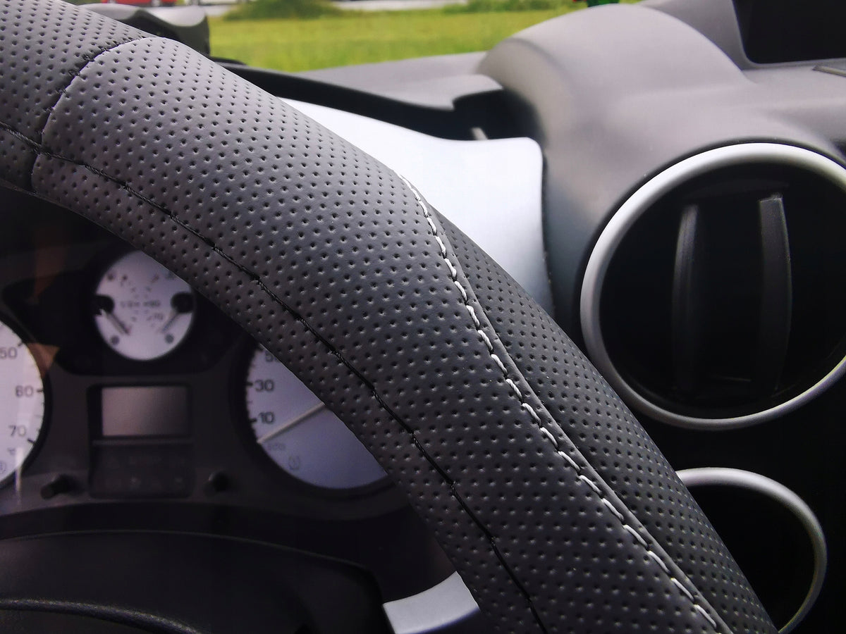 Hyundai i10 i20 i30 i40 ix35 Tucson steering wheel cover perfor EX leather EAN (GTIN) 5906109996549