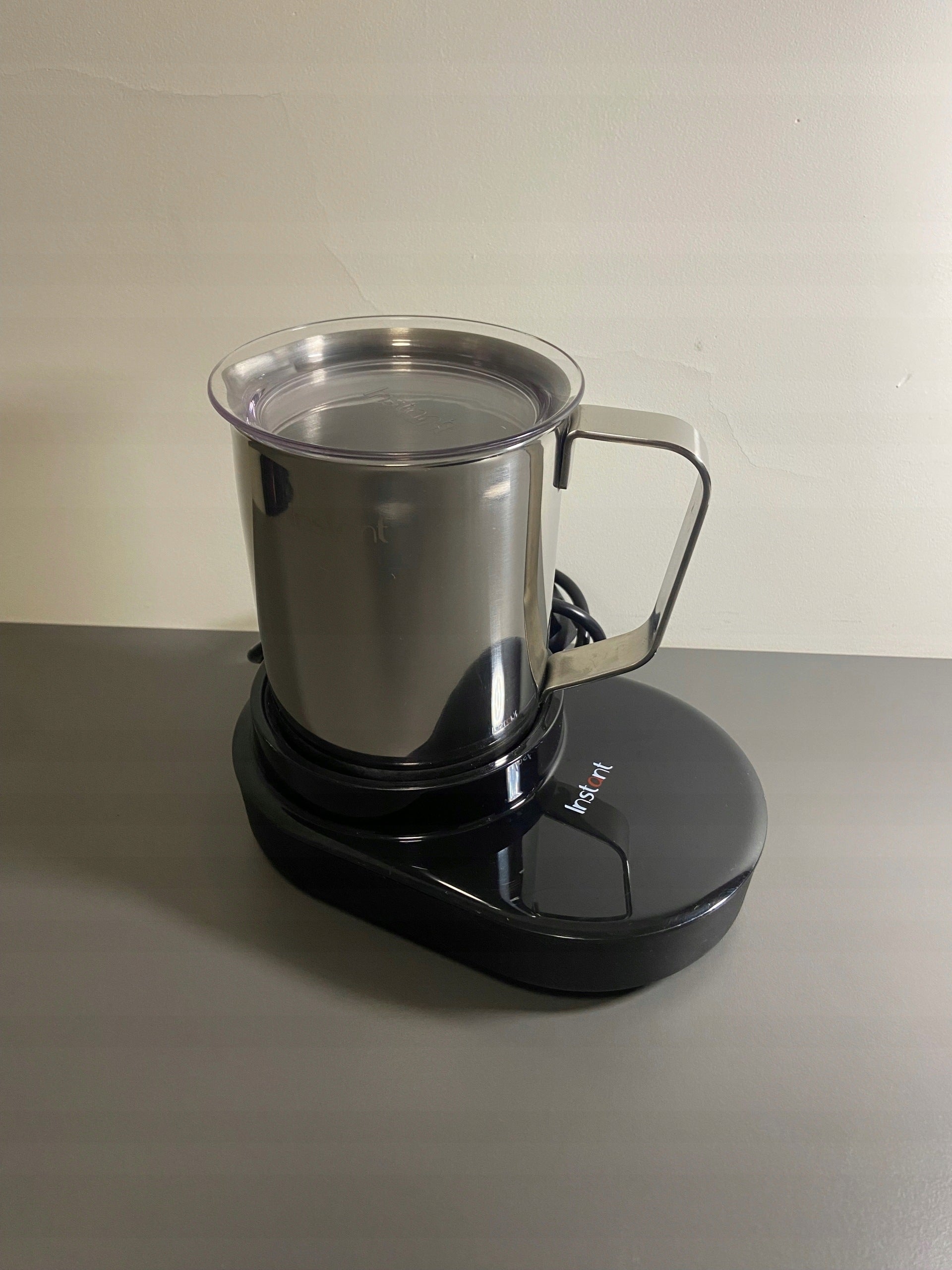 INSTANT Automatic milk frother 500 ml 3 temp and foam Dominant color black