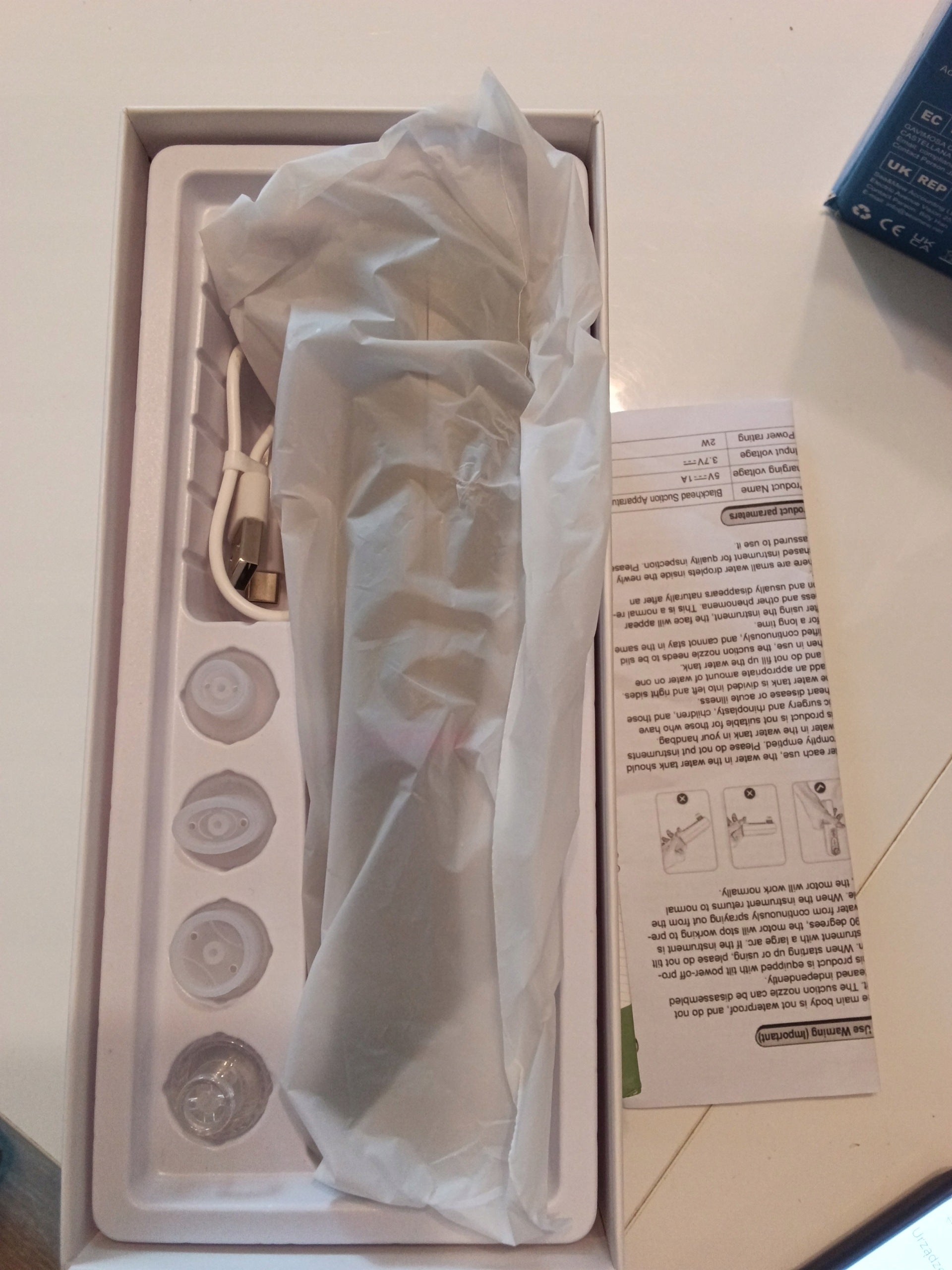 Ibtyzo Urządzenie do usuwania wągrów oczyszczanie porów 2w 1 Packaging status original