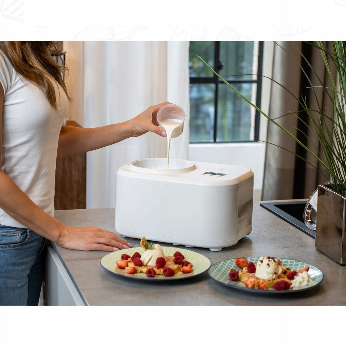 Ice cream machine with compressor 2in1, Clatronic, ICM3799, 1 liter, white Manufacturer code ICM3799