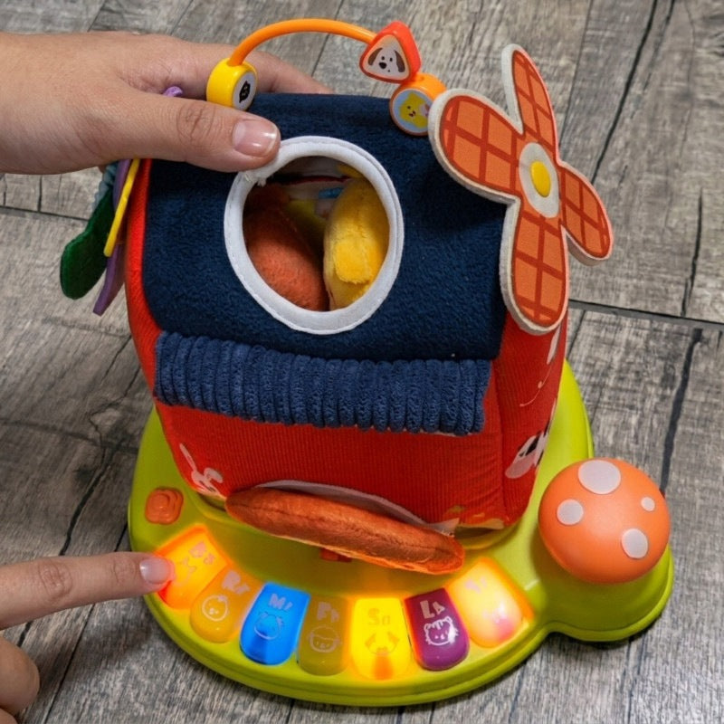 Interactive Farm House Sorter Piano + 7 Educational Plushies WOOPIE Packaging status original