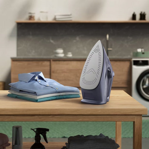 Iron Electrolux E6SI1-4MN Dominant color blue