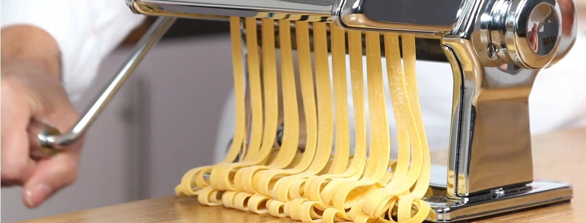Italian pasta and rolling machine Marcato Atlas 150 NEW Dominant color silver/gray