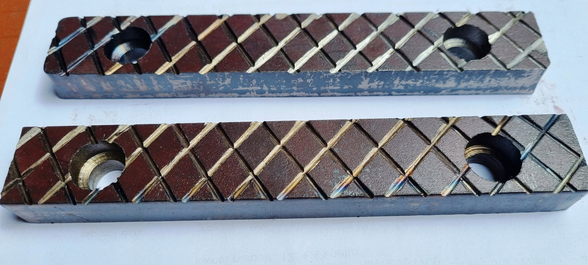 Jaws (2) for hand vise hardened lining 150x25x14