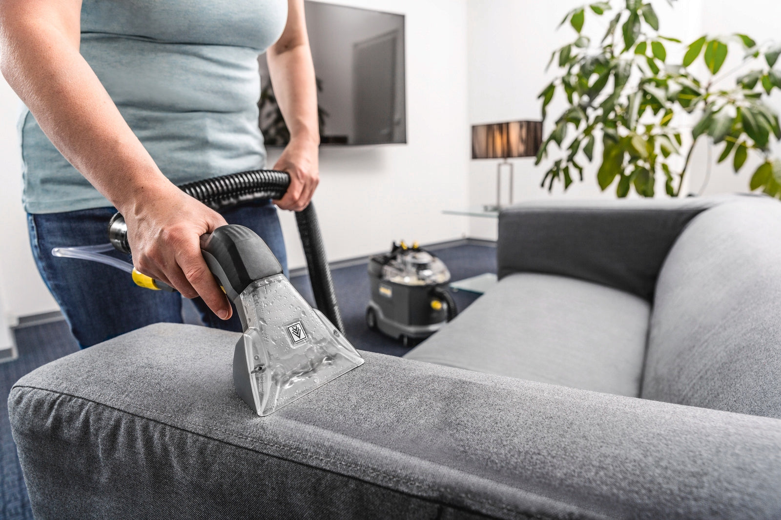 KARCHER PUZZI 9/1 BP ADV WASHING VACUUM CLEANER FOR CAR UPHOLSTERY NEW MODEL Product weight with unit packaging 11.6 kg
