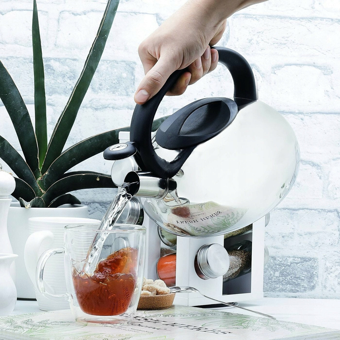 KETTLE WITH GAS WHISTLE INDUCTION Traditional Steel Tadar Vita 2,5L Packaging status original