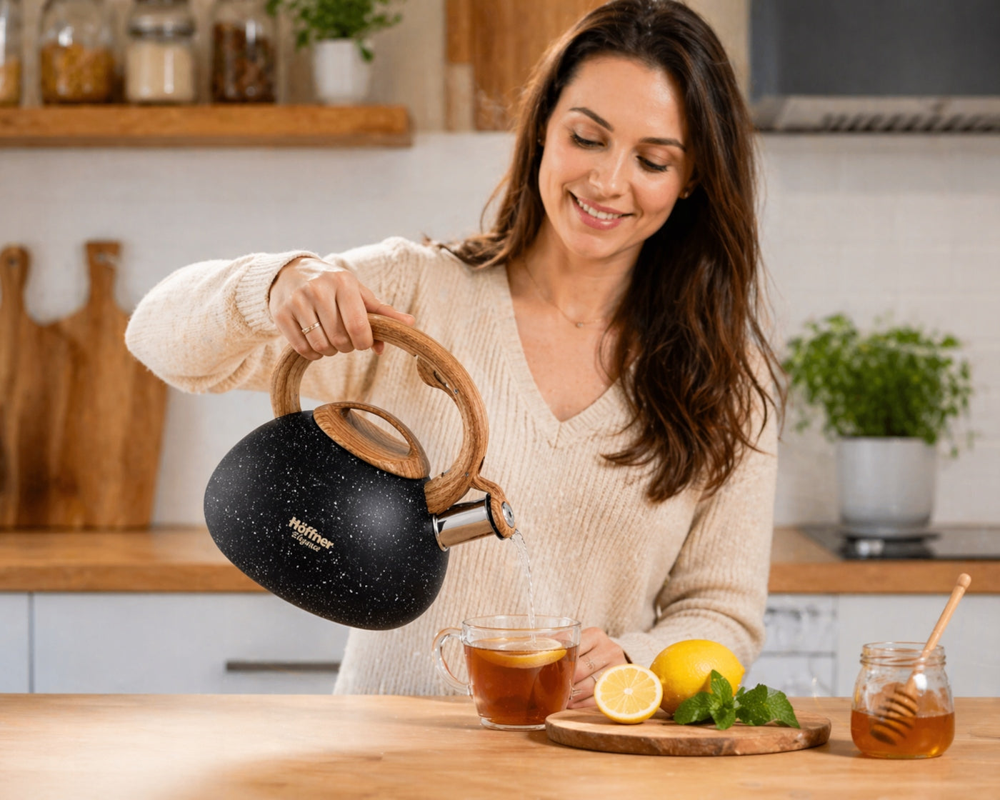 KETTLE WITH WHISTLE TRADITIONAL FOR GAS INDUCTION STAINLESS STEEL LARGE BLACK Manufacturer code CZAJNIK Z GWIZDKIEM TRADYCYJNY HF-4956