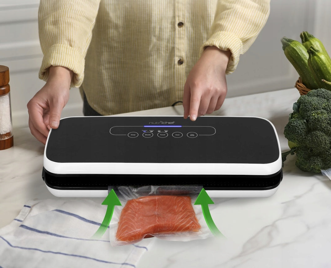 KITCHEN VACUUM SEALER FOR FOOD PACKAGING NUTRICHEF DISPLAY Model PKVS18BKEU